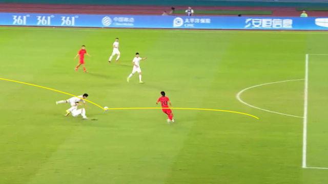 흘러나온 볼이 만든 절묘한 기회! 아쉬운 송민규의 슈팅 [대한민국 vs 우즈베키스탄]
