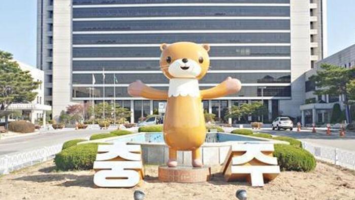 55세 공무원 미성년자 9차례 성폭행…어머니 마주치자