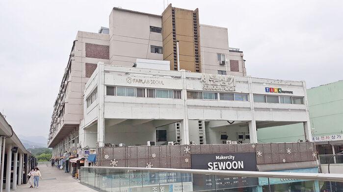 "목 매려 해" 신고에 출동…아내 숨지고 남편은 부상
