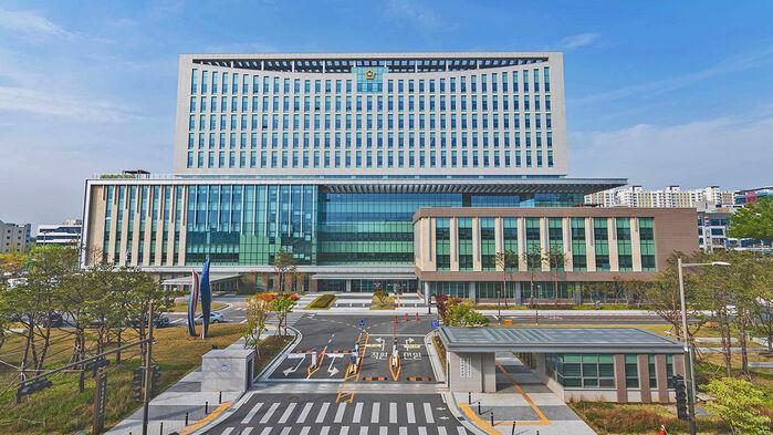 도로변 수풀에 50대 시신…CCTV 찍힌 충격 진실