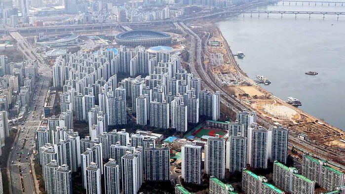 "공급 늘려 집값 관리" vs "디딤돌소득 확산"