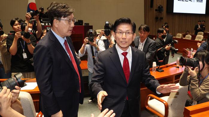 김문수 "강제단일화 안 돼" 권영세 "대단히 실망"…의총서 충돌
