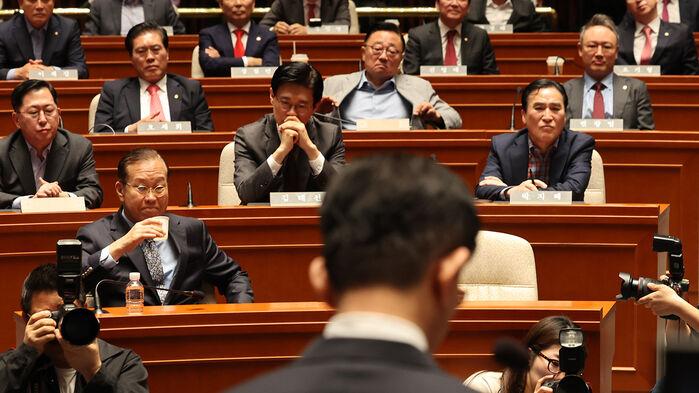 "후보 재선출 결정 권한 비대위에 위임" 국힘 의원총회서 의결