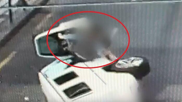 전도된 2억 벤츠…운전자 다행히 대피했다더니 '급반전'