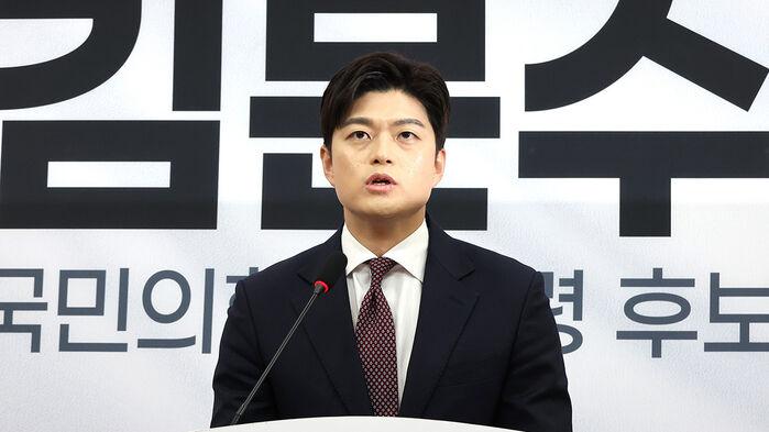 "정중하게, 탈당 권고드린다"…첫 자리서 윤석열 직격탄