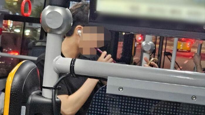 "시내버스에서 이게 무슨 일" 퍼진 사진…승객 어땠길래