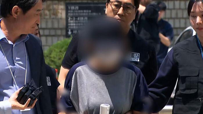대리투표 사무원 모습 드러내더니…남편 조사하자 한 말