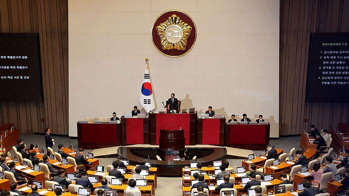 국힘 의원들 퇴장한 이후 이탈표 나왔다…"특검법 찬성"