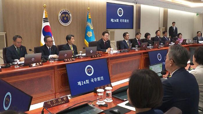 국무회의엔 '윤 정부 인사들'…'3대 특검법' 공포하려면?