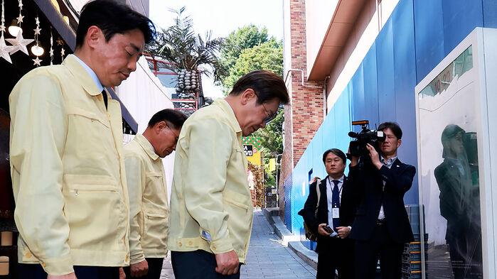 "긴급하게 결정"…이 대통령 예정에 없던 곳 찾아 '묵념'