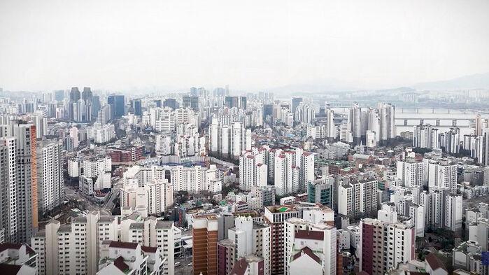 아이에게 부동산, 코인도…'밥상머리' 조기 경제 교육에 뛰어든 부모들