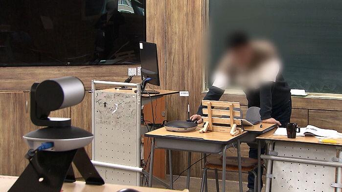 온라인 수업 중 화면 가리더니 '슥'…노출된 장면에 경악