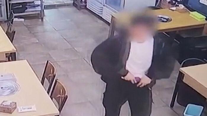 "주문이요" 배에 감춰 '슥'…수상한 손님 알고 보니