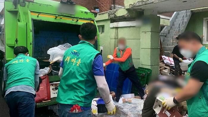 '그 집에서 악취'…문 열자 쏟아진 80톤 쓰레기, 무슨 일