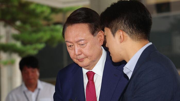 내란특검, 윤석열 오후조사 시작…국무회의·외환 혐의 확인할 듯