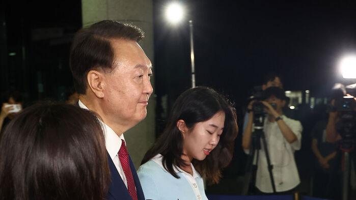 내란특검, 윤 2차 대면조사 마무리…구속영장 청구 직행할까
