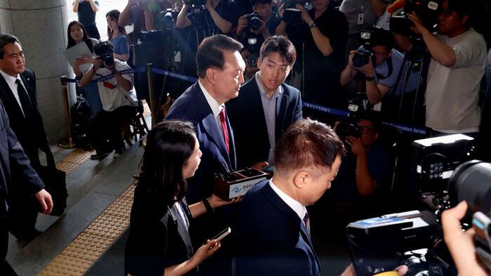 '내란 정점' 신병확보 뒤 하급자 조사…달라진 특검 수사