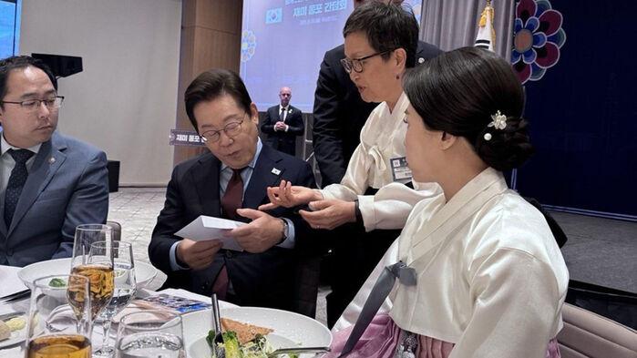 이 대통령에 다가가 "한국인 석연찮게 체포"…편지 보니