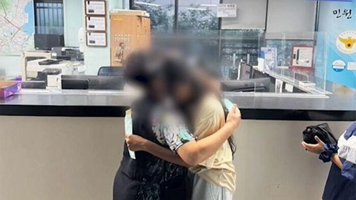 "등록금인데" 시민 안고 펑펑 운 유학생…무슨 일