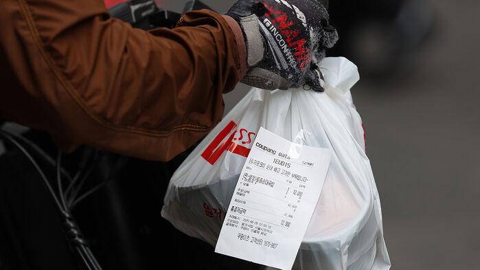 을지로위, 배달앱 상생안 논의 착수…배민·쿠팡 '난색'
