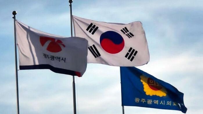 시의회 태극기 뒤집힌 채 나흘 방치…경술국치일이었다