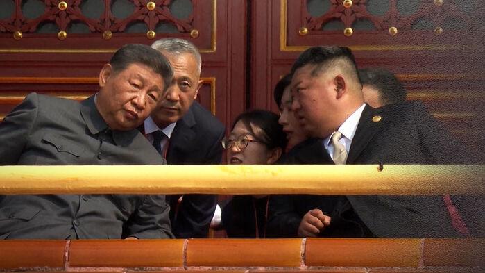 인민복 대신 '정장 차림' 등장…시진핑과 밀담 포착