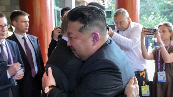 푸틴 끌어안는데 '번쩍'…손목에 2천만 원짜리 명품시계