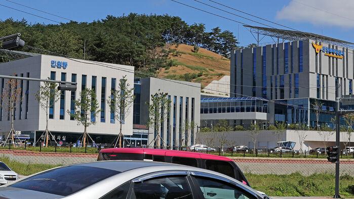 포항 아파트 주차된 차에서 시신 발견…경찰 수사