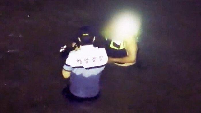 구명조끼 벗어준 뒤 실종…"홀로 구조하다 사망"