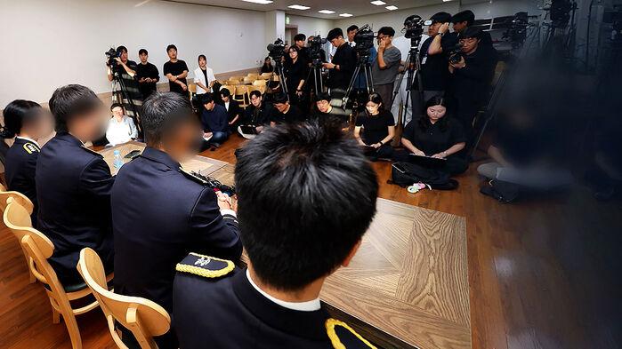 [단독] "눈물 흘리고 가만히 있어라"…통화 녹음 입수