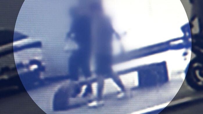 양손 흉기 쥔 남성에 부산 '발칵'…체포했더니