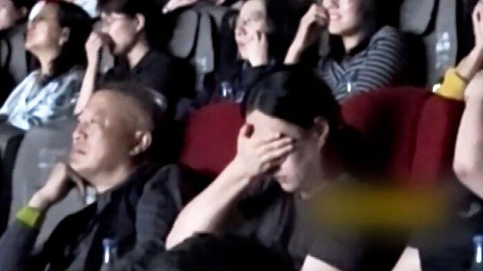 입 틀어막고 울며 분노…중국 내 일본인들 '초비상' 