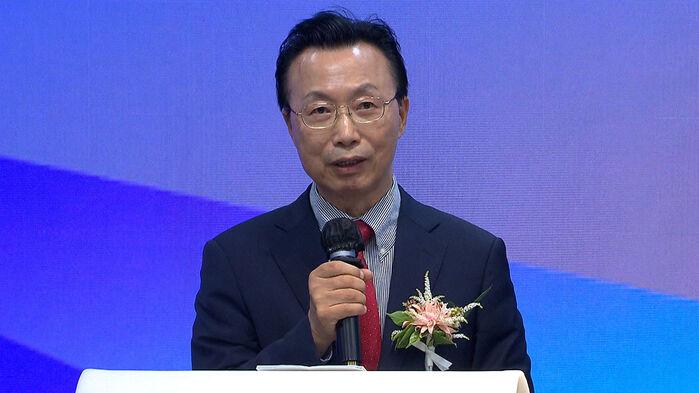 "반민족 행위"…'평화적 두 국가론'에 반기든 통일연구원장