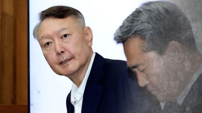 내내 부인하던 윤, 마이크 직접 잡고 한덕수 언급하더니