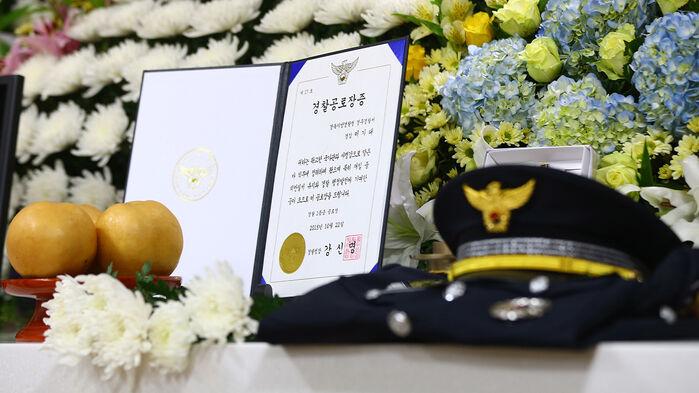 철길 뛰어든 청소년 구하려다…끝내 돌아오지 못한 영웅