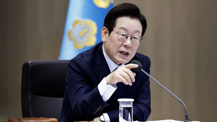 10·15 대책 "적절 37%·부적절 44%"…이 대통령 지지 56%