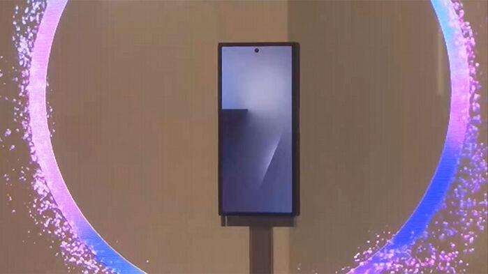 두 번 접는 폰, 초대형 샹들리에…'K테크' 열기