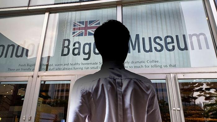 '런던베이글' 20대 직원 사망 논란…엇갈린 주장