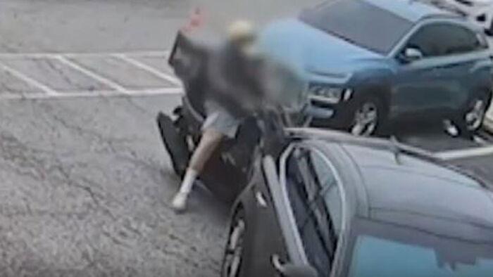 "살짝 건드려" 한패였다…"건당 100만원" 2년간 꼼수