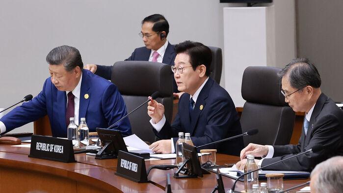 [속보] 이 대통령 "AI이니셔티브 제안…거대한 변화를 기회로"