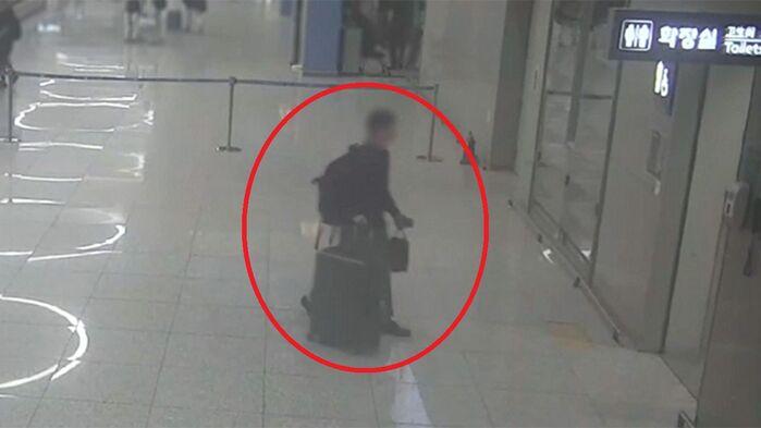 휴가 낸 현역 해군, 몰래 태국 갔다…들여온 물건에 발칵