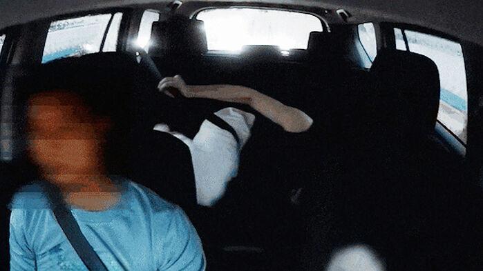 고성 지르며 운전석 발로 '퍽퍽'…"설마" 정체에 발칵