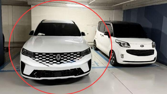 주차장 2칸 '떡하니'…"공중도덕 좀" 문자 보냈더니