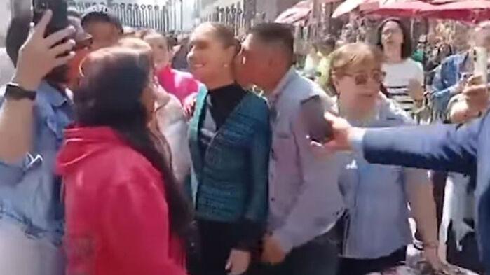 목덜미 입맞춤, 뒤에서 더듬…"당선 전에도 당해" 분노