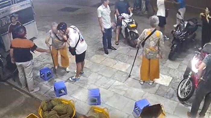 "어머니 사라졌어요" 발 동동…한국인 관광객 감동 사연