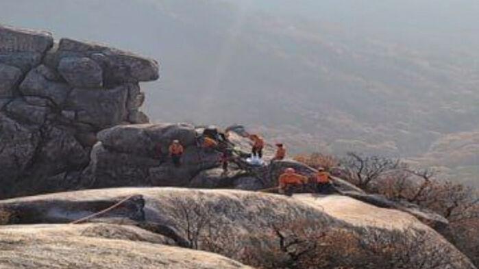 "70대 여성 암벽 아래로 추락" 가보니…등산하다 참변