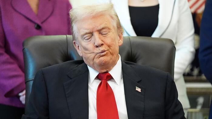 "졸린 조" 바이든 비웃던 트럼프, 20분간 졸음과 사투