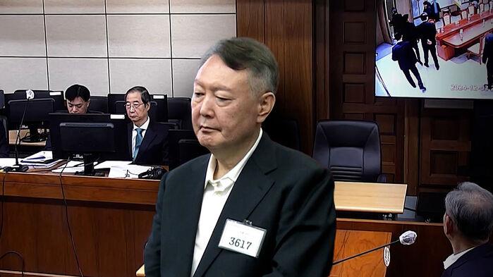 증인석 윤 '선택적 답변'…"한덕수, 계엄 반대 취지 얘기"