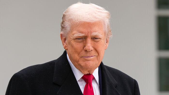 꾸벅 졸고 손등 멍?…"정상" 79세 트럼프가 공개한 건