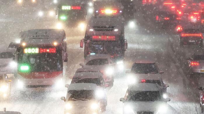 "버스에 9시간 갇혀" 악몽의 귀갓길…신고 '5천여 건' 접수